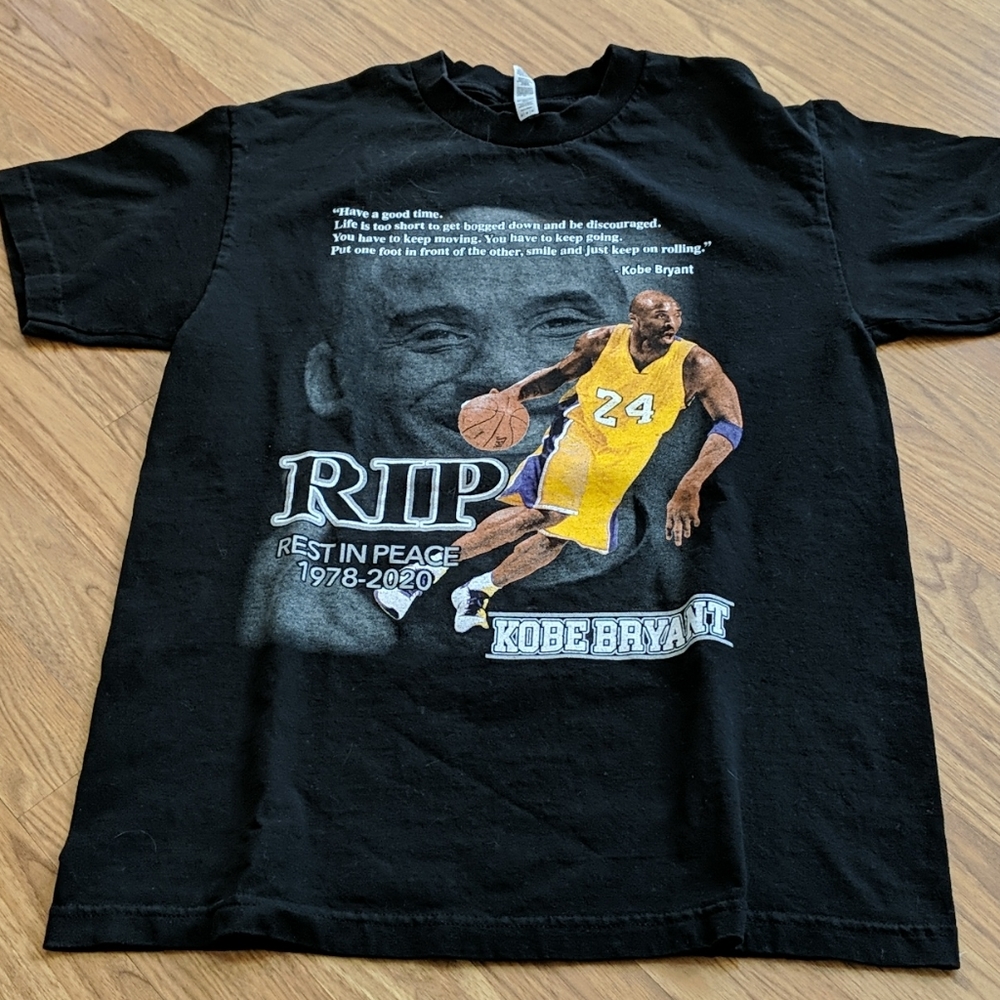 Kobe Bryant RIP Tee t-shirt medium